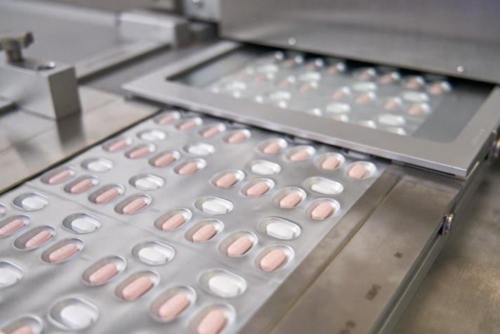 Autoridades sanitarias de EE.UU. autorizan uso de pastilla contra el COVID-19 de Pfizer