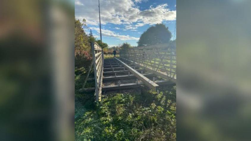 El curioso caso de un hombre acusado de robarse un puente de 17 de metros