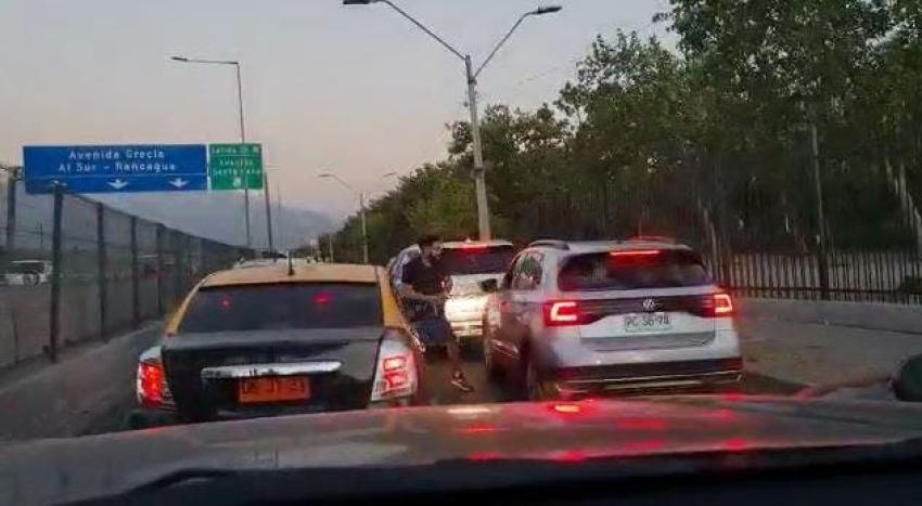 [VIDEO] Detienen a dos conductores por agresiones mientras conducían por autopista Vespucio Sur