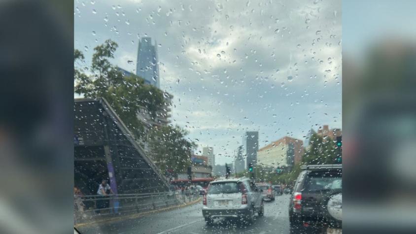 En pleno verano: Reportan caída de lluvia en algunas comunas de la Región Metropolitana