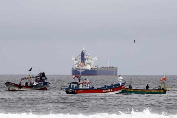 ENAP y pescadores de Quintero llegan a acuerdo en indemnización por derrame de petróleo
