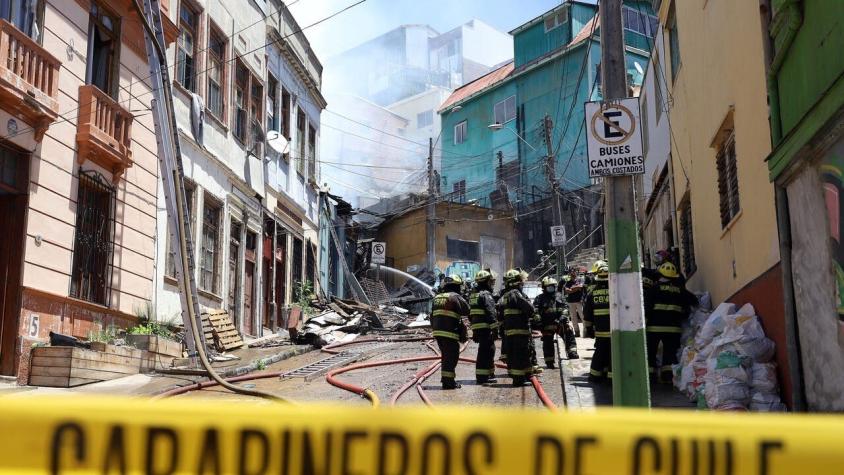 Confirman hallazgo de cuerpo de mujer desaparecida tras incendio en Cerro Monjas, Valparaíso