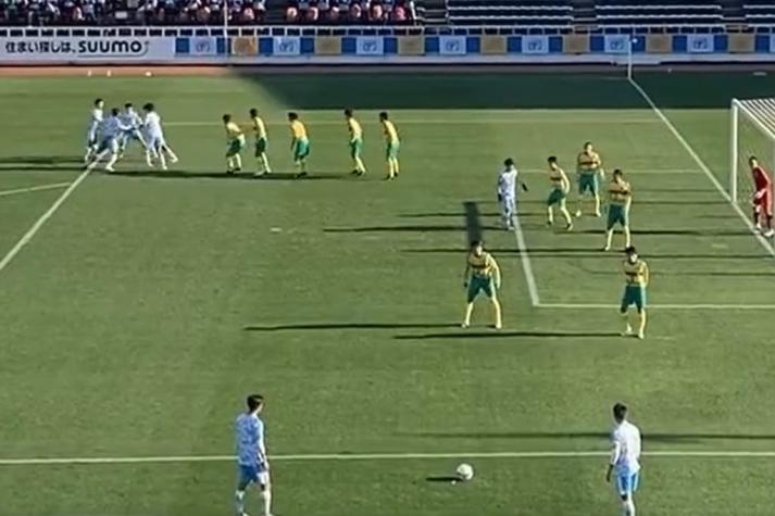 No son los Súper Campeones: extraña jugada en el fútbol de Japón da la vuelta al mundo en las redes