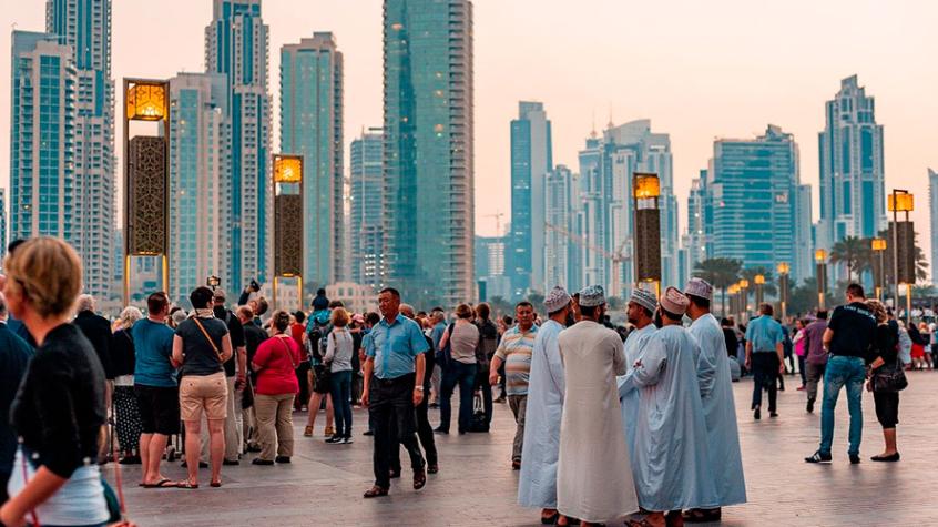 Emiratos Árabes alarga el fin de semana: Acorta la jornada laboral a 4,5 días a la semana