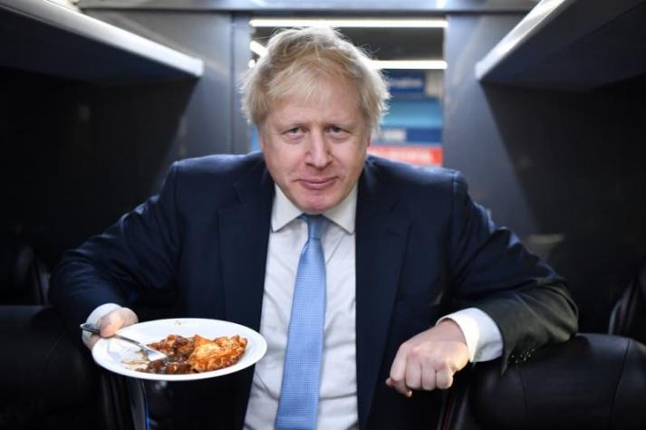 Boris Johnson logra zafar momentáneamente de escándalo por fiestas en Downing Street
