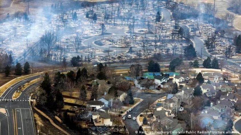 La nieve apaga los devastadores incendios de Colorado