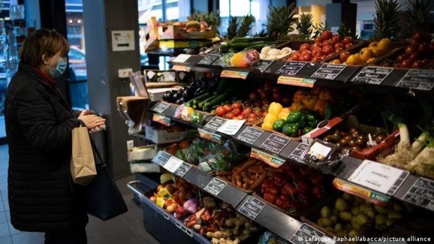 Francia prohíbe los envases de plástico para frutas y vegetales