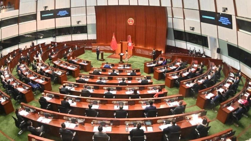 Hong Kong: Integrantes del nuevo poder legislativo "solo para patriotas" juran en el cargo