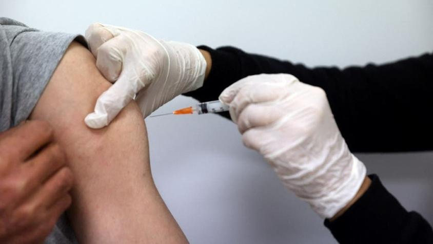 Anticuerpos se quintuplican con cuarta dosis de vacuna contra el coronavirus, según estudio