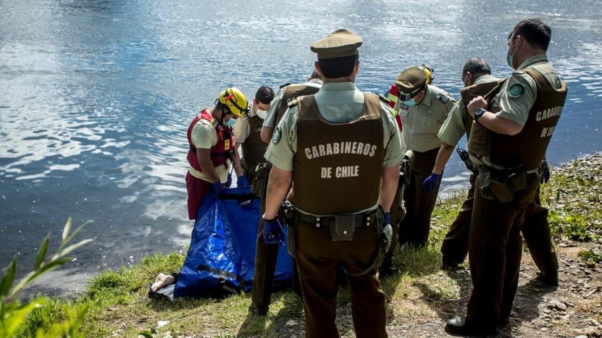 Hombre muere ahogado intentando salvar a su hijastra que cayó a un río: la menor también falleció