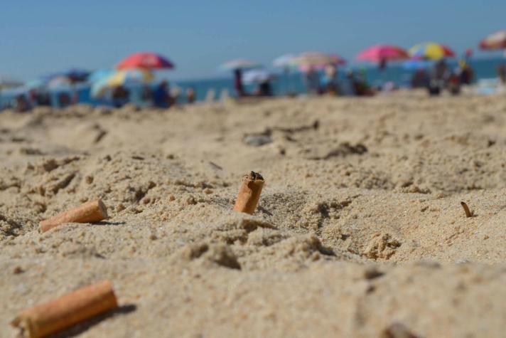 Las multas y hasta dónde se extiende la prohibición: los detalles de la ley Chao Colillas en playas