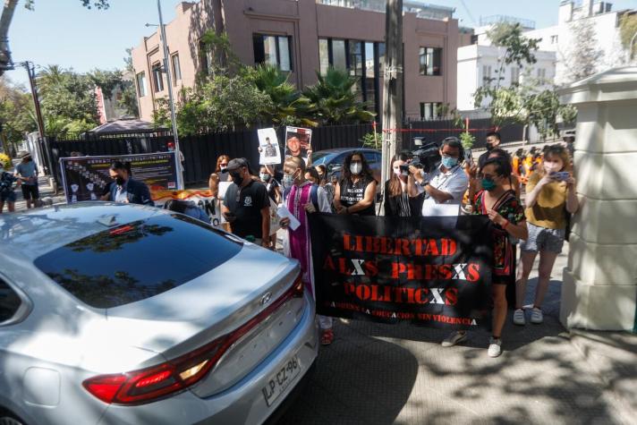 Familiares de presos del 18-O protestaron en la "Moneda Chica": Pidieron acelerar ley de indulto