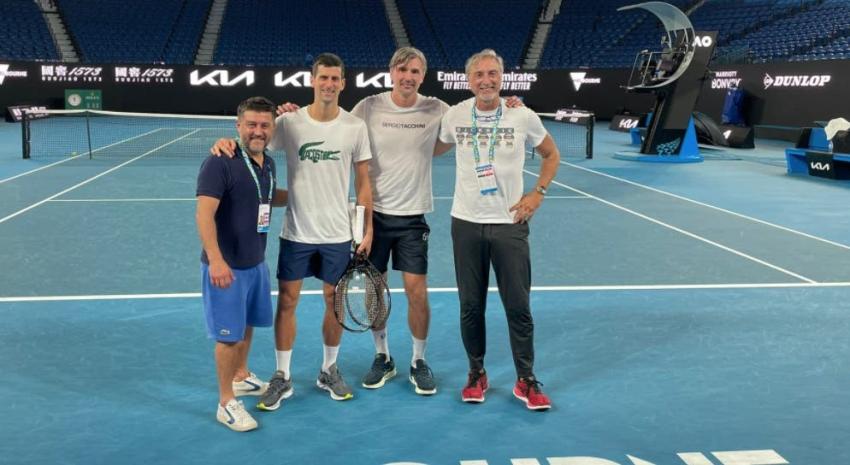 Djokovic: "Quiero quedarme e intentar participar en el Open de Australia"