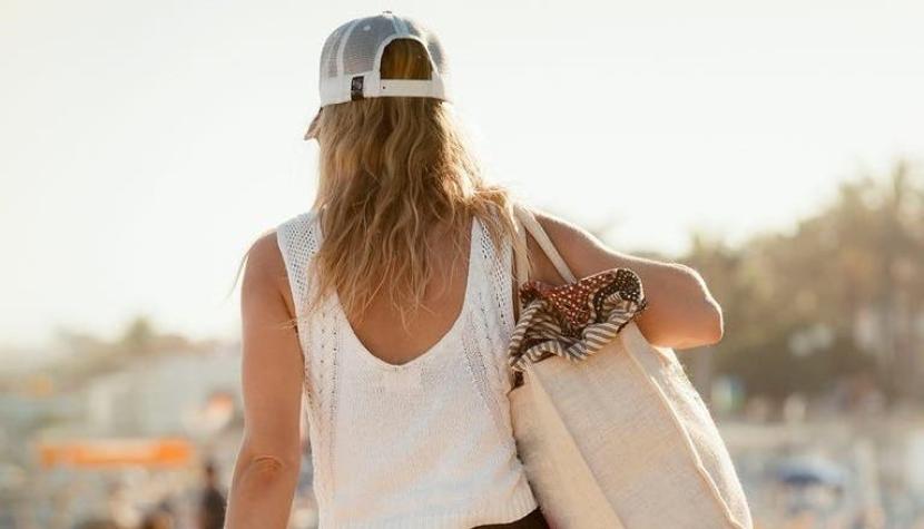 Cinco cosas que debes llevar sí o sí en tu bolso de playa