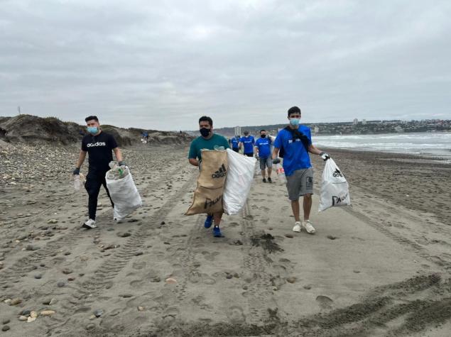 adidas Chile reafirma su compromiso sustentable con limpieza de playa en la V Región