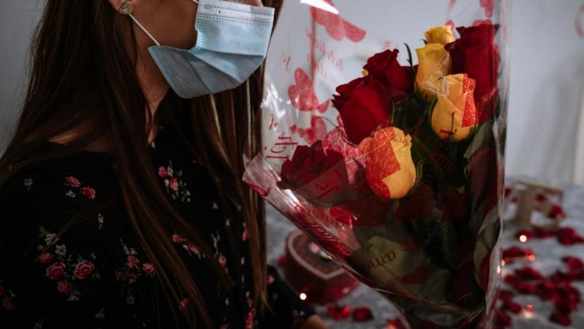 Una mujer queda en cuarentena con su cita a ciegas por un brote de coronavirus en China