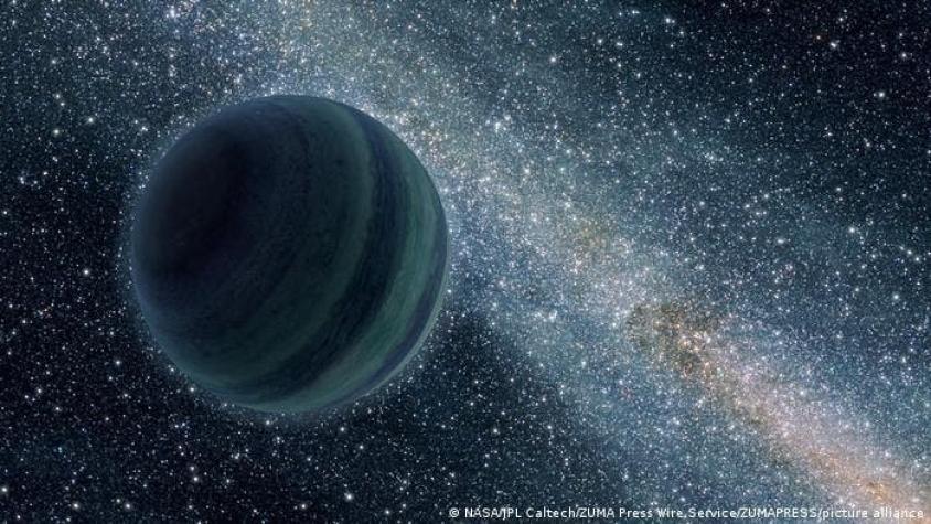 Descubren excéntrico exoplaneta que podría albergar agua y que tiene un clima extremo