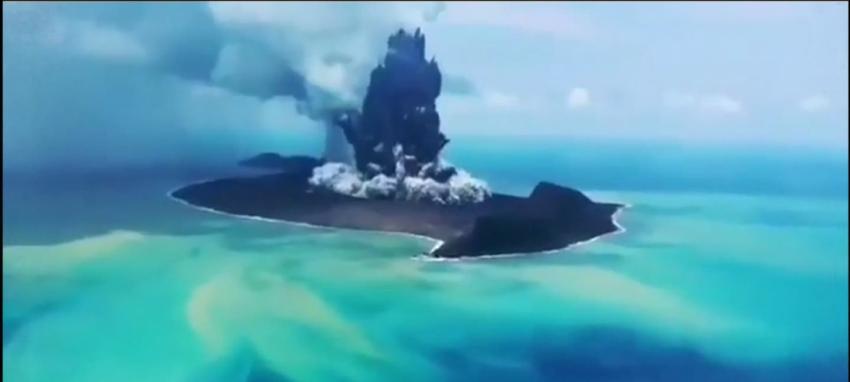 [VIDEO] Erupción de volcán en Tonga generó alerta a nivel mundial