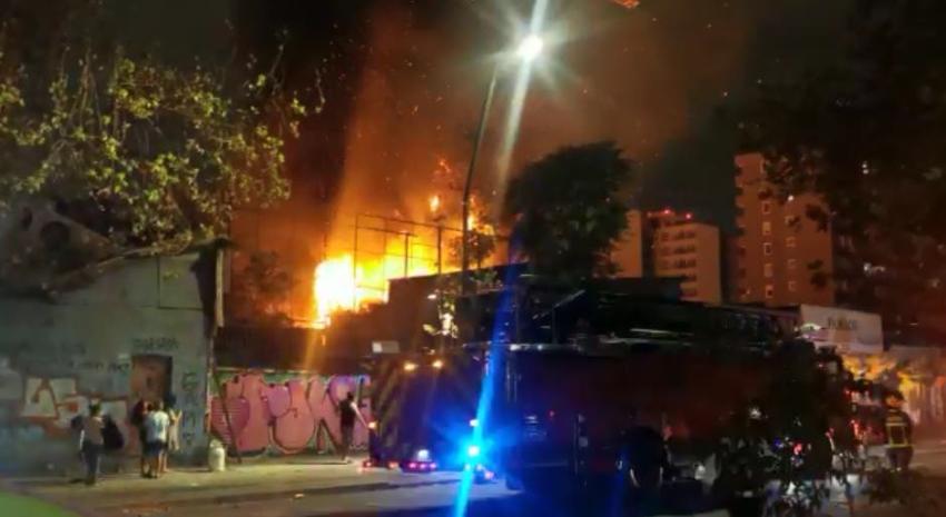 Incendio en cité de Santiago deja 25 damnificados
