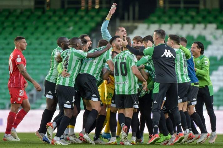 El Betis elimina al Sevilla de la Copa del Rey en reanudación de accidentado partido