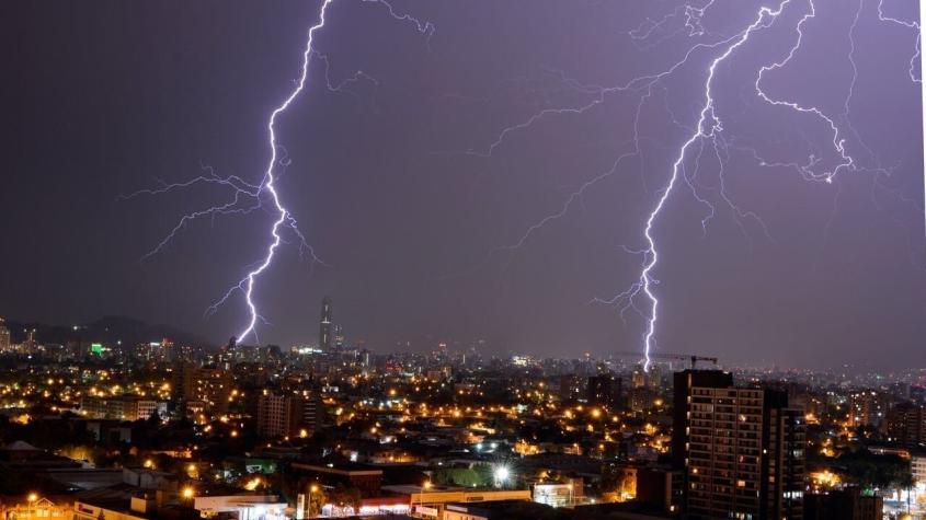 Pronostican probables tormentas eléctricas para la región Metropolitana durante este lunes