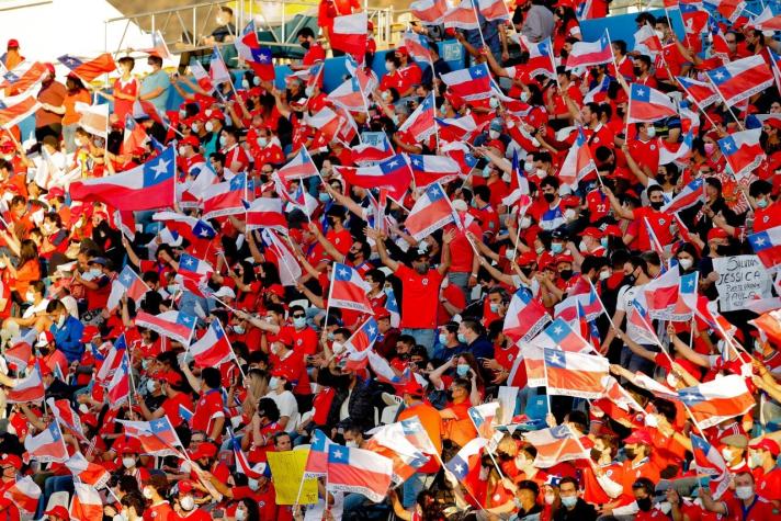 Galería a $38.500: hinchas reaccionan molestos por rápida venta de entradas para Chile-Argentina