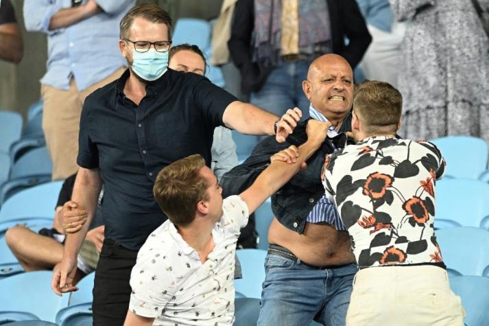 Uso de mascarilla desata pelea en las tribunas en pleno partido del Abierto de Australia