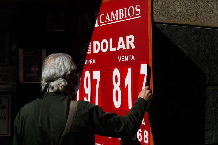 Dólar en Chile profundiza baja y se acerca a la marca de $800 por alza de cobre y atento a gabinete