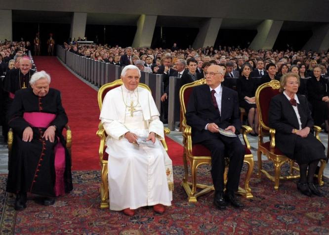 Vaticano reitera su "vergüenza" por abusos y dice que "estudiará" informe que acusa a Benedicto XVI