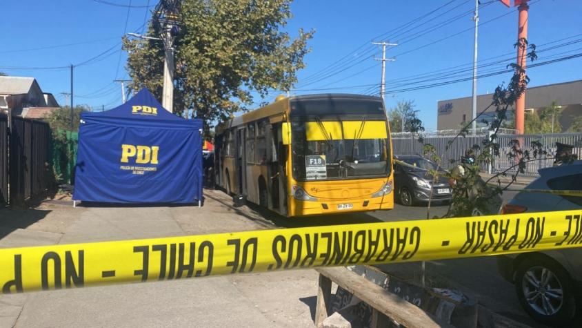 Hombre muere tras ser baleado al interior de una micro en Puente Alto