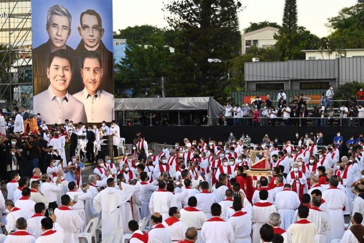 Iglesia beatifica a sacerdotes asesinados por militares en El Salvador