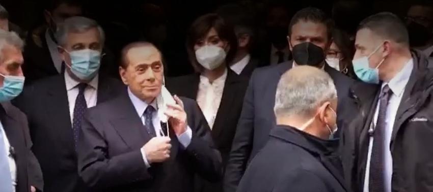 [VIDEO] Por falta de apoyo Berlusconi se retira de la carrera por la presidencia de Italia