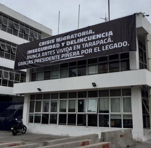 "Gracias por el legado": Gobernación de Tarapacá desplegó lienzo con polémico mensaje contra Piñera