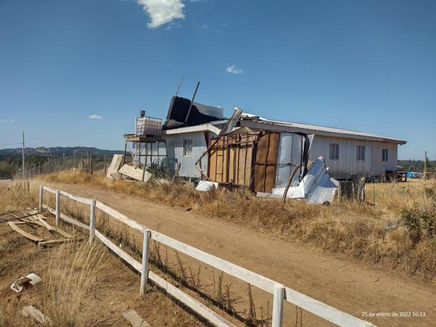 Reportan torbellino en Quillón: Remolino de viento azotó techos de las viviendas