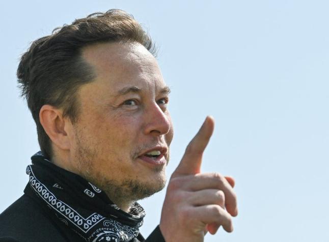 Elon Musk ofrece más de 4 millones de pesos a joven para que cierre su cuenta de Twitter