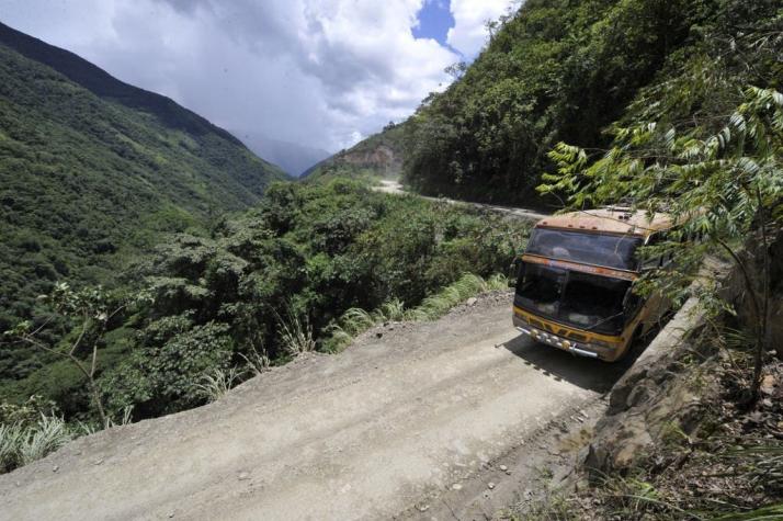 Al menos 11 muertos en accidente de autobús en Bolivia