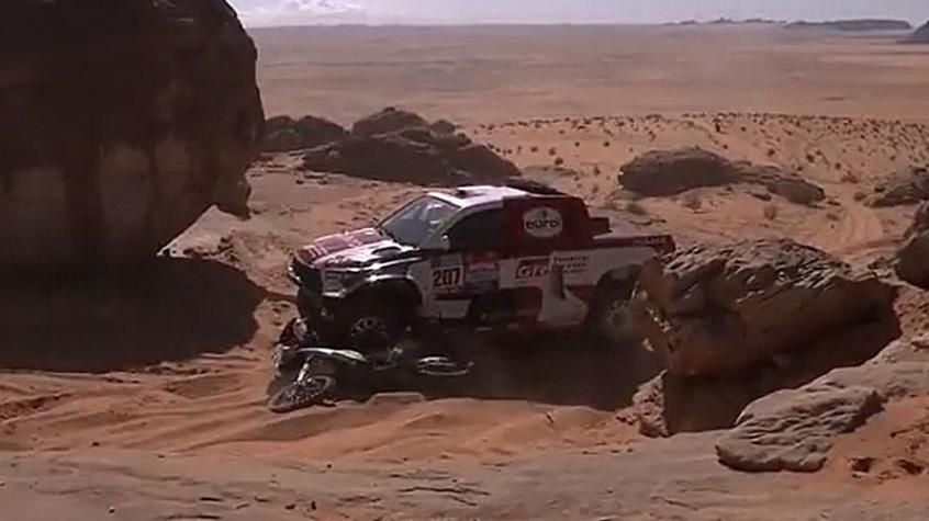 [VIDEO] El piloto chileno Zumarán fue atropellado por De Villiers en el Rally Dakar 2022