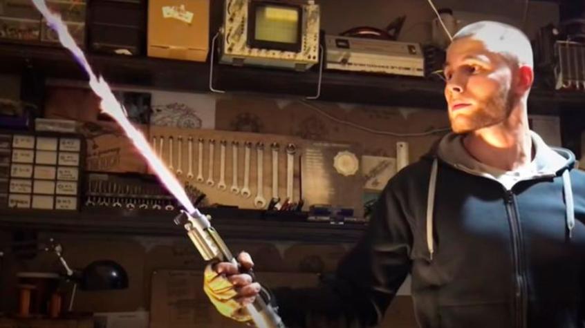 Youtuber ganó Récord Guinness tras crear un sable de luz real de Star Wars