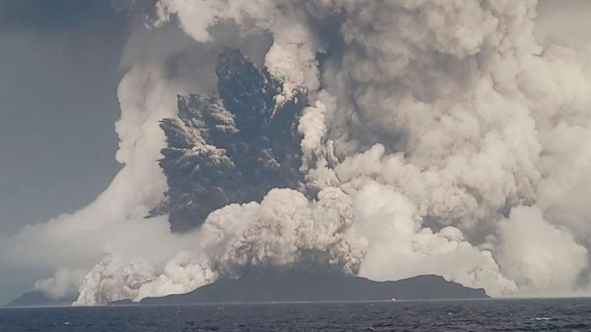 Todo lo que sabemos del volcán submarino que hizo erupción en Tonga