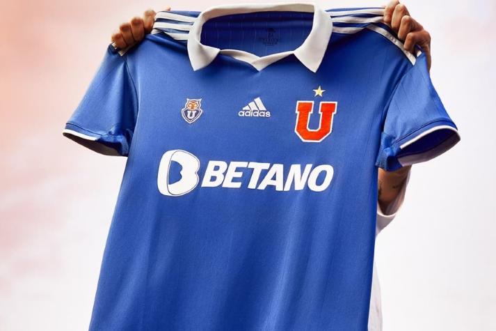 La U presenta su nueva camiseta para 2022: inspirada en la Sudamericana y vuelve al azul histórico