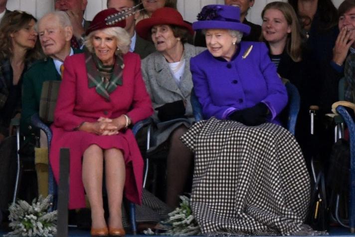Reina Isabel expresa que quiere que Camilla sea "reina consorte" una vez que Carlos llegue al trono