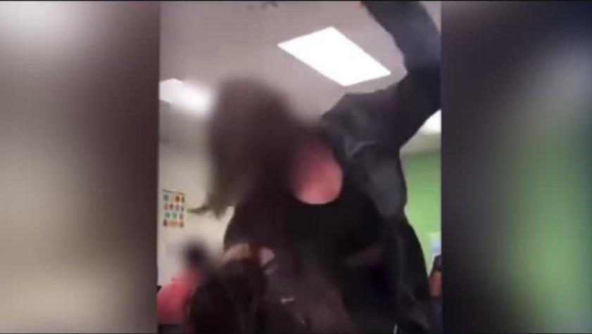 Conmoción por video de estudiante golpeando a compañera en EE.UU hasta dejarla inconsciente