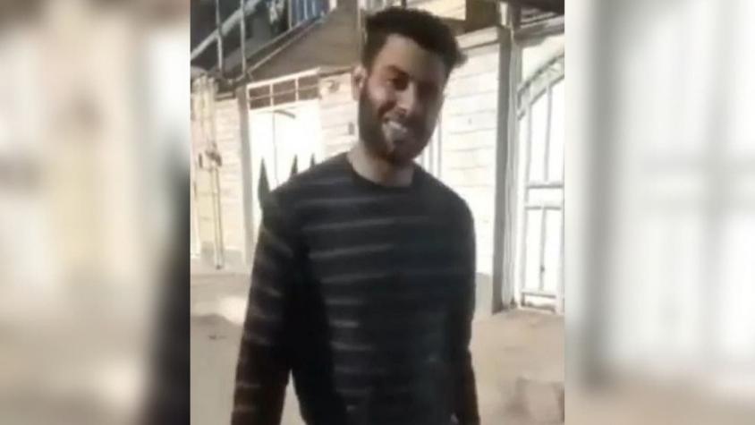Horror en Irán: Hombre decapita a su esposa y pasea su cabeza por las calles