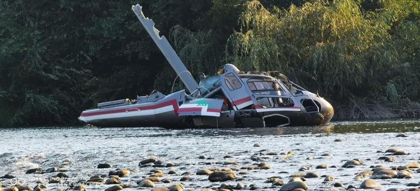 Helicóptero de la Conaf cae al río mientras combatía incendio forestal en Los Ángeles