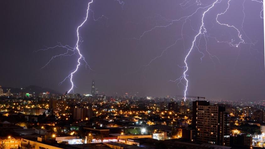 Principalmente en la zona central: Pronostican tormentas eléctricas para tres regiones del país