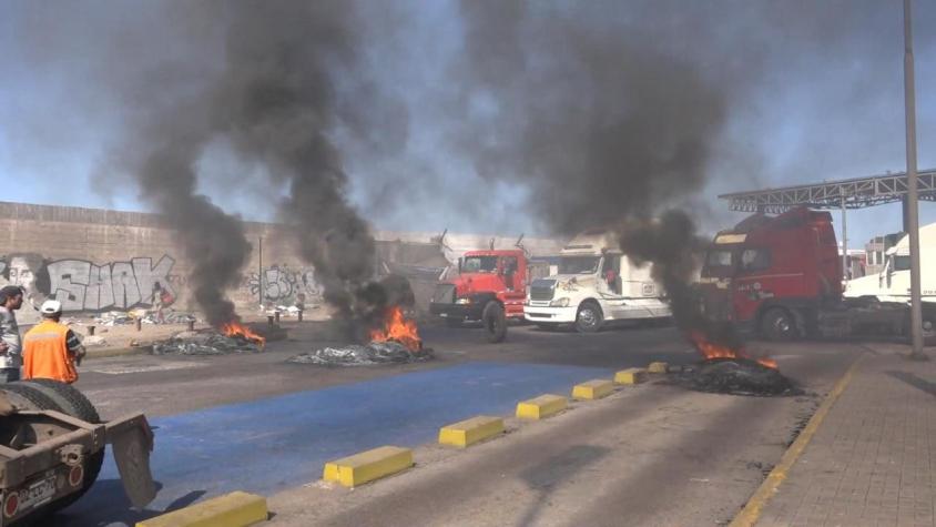 [VIDEO] Antofagasta: Camioneros bloquean rutas tras muerte de conductor