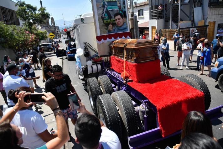 Camioneros realizaron caravana para despedir a Byron Castillo