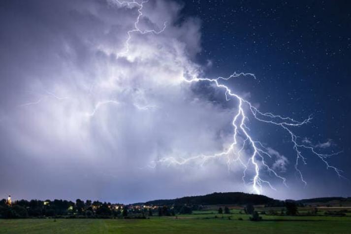 Emiten aviso de tormentas eléctricas para cuatro regiones del país