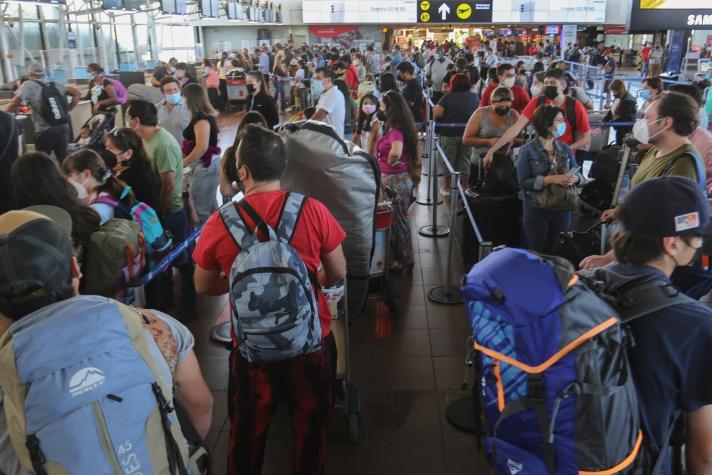 [VIDEO] Al menos 63 vuelos cancelados: Pasajeros aún no pueden viajar entre Iquique y Santiago