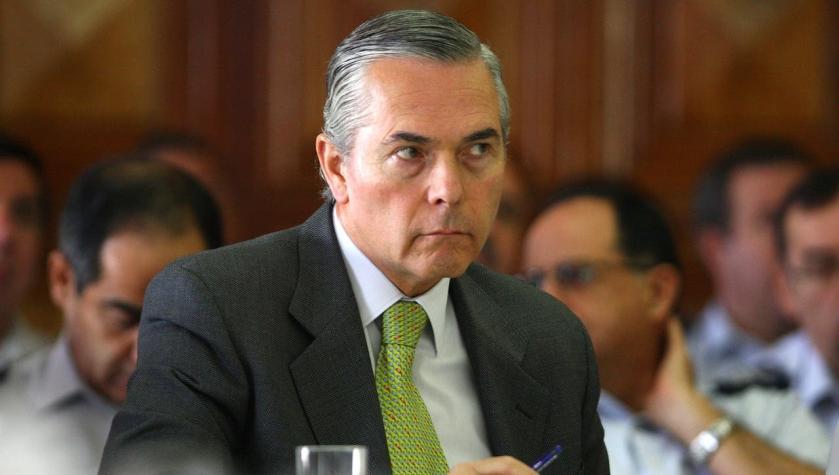 Ministra Rutherford procesa a ex comandante en jefe del Ejército, Óscar Izurieta, por malversación